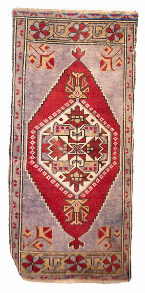 Load image into Gallery viewer, Dila | Handwoven Wool Turkish Small Rug 21&quot; x 43&quot;
